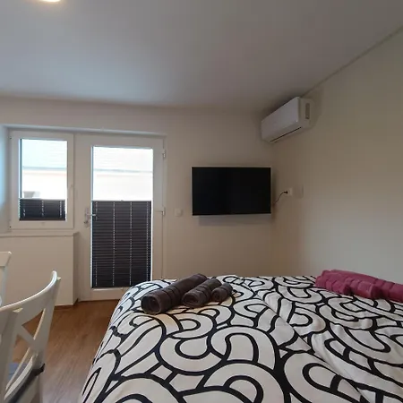 Apartma Z Lepo Teraso Za 3+1 Osebe Appartamento