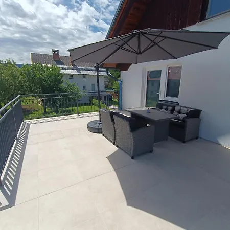 Apartma Z Lepo Teraso Za 3+1 Osebe Appartamento Bled