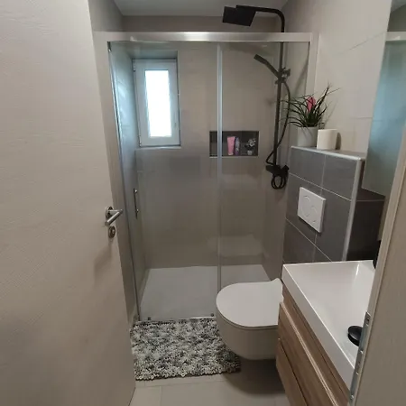 Apartma Z Lepo Teraso Za 3+1 Osebe *