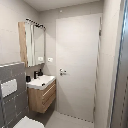 Apartma Z Lepo Teraso Za 3+1 Osebe Bled