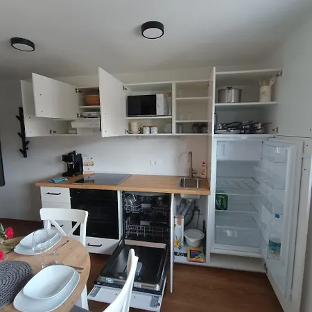 Apartma Z Lepo Teraso Za 3+1 Osebe דירה