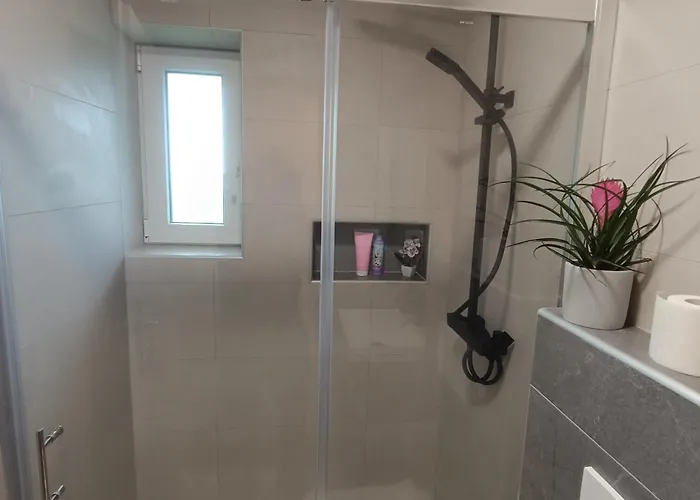 Apartma Z Lepo Teraso Za 3+1 Osebe