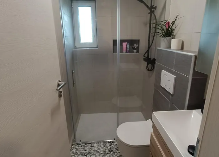 Apartma Z Lepo Teraso Za 3+1 Osebe *