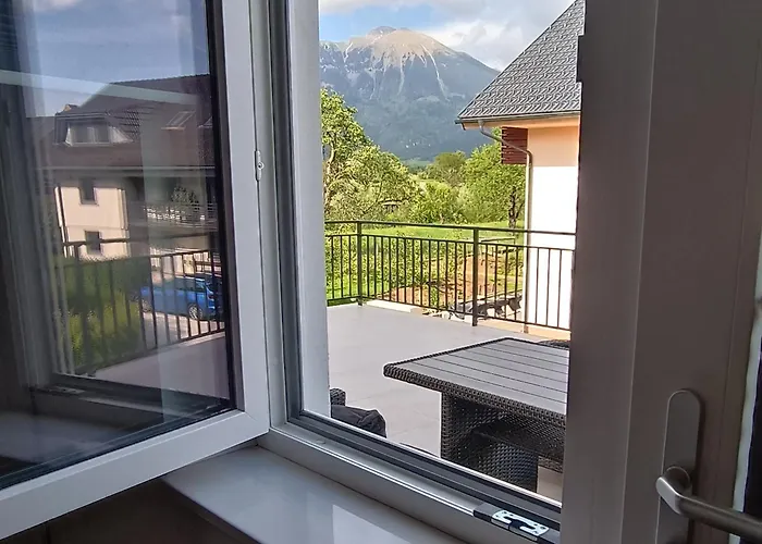 Apartma Z Lepo Teraso Za 3+1 Osebe شقة